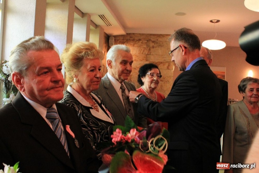 Zdjęcie w galerii na portalu naszraciborz.pl: Otrzymali medale za 50 lat miłości wiadomości z regionu