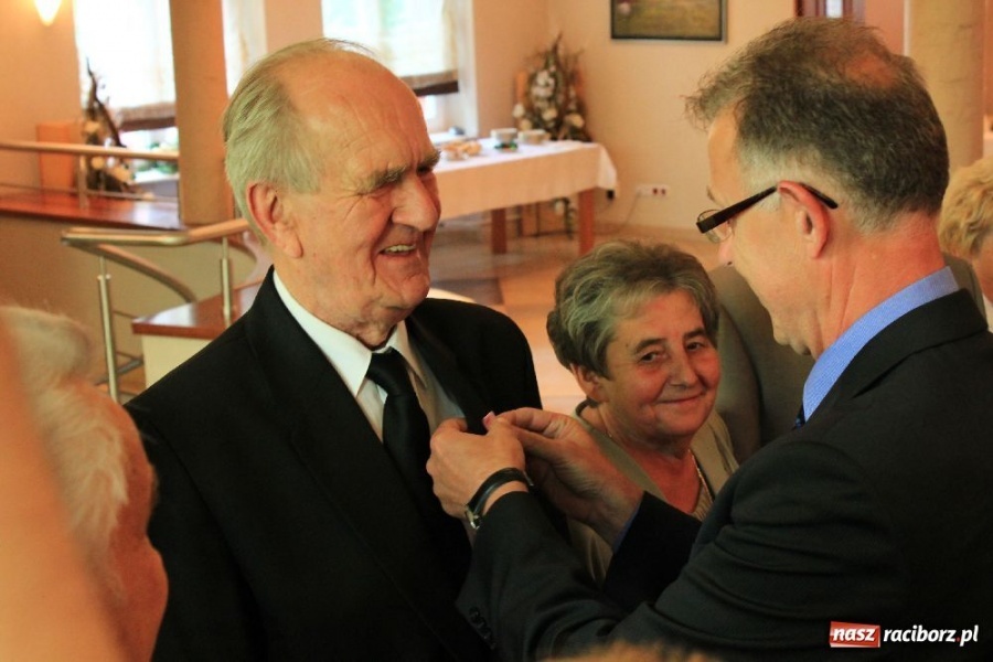 Zdjęcie w galerii na portalu naszraciborz.pl: Otrzymali medale za 50 lat miłości wiadomości z regionu