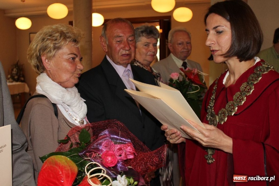 Zdjęcie w galerii na portalu naszraciborz.pl: Otrzymali medale za 50 lat miłości wiadomości z regionu
