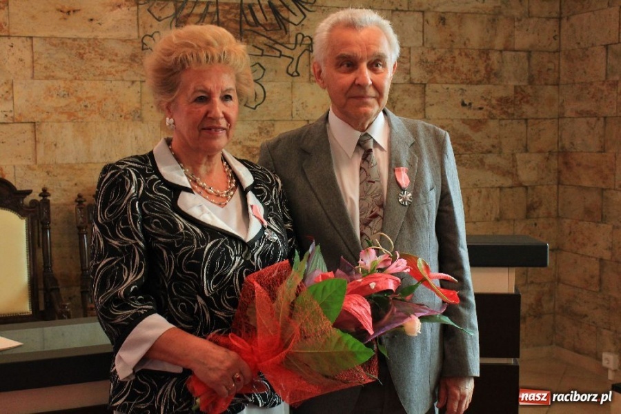 Zdjęcie w galerii na portalu naszraciborz.pl: Otrzymali medale za 50 lat miłości wiadomości z regionu