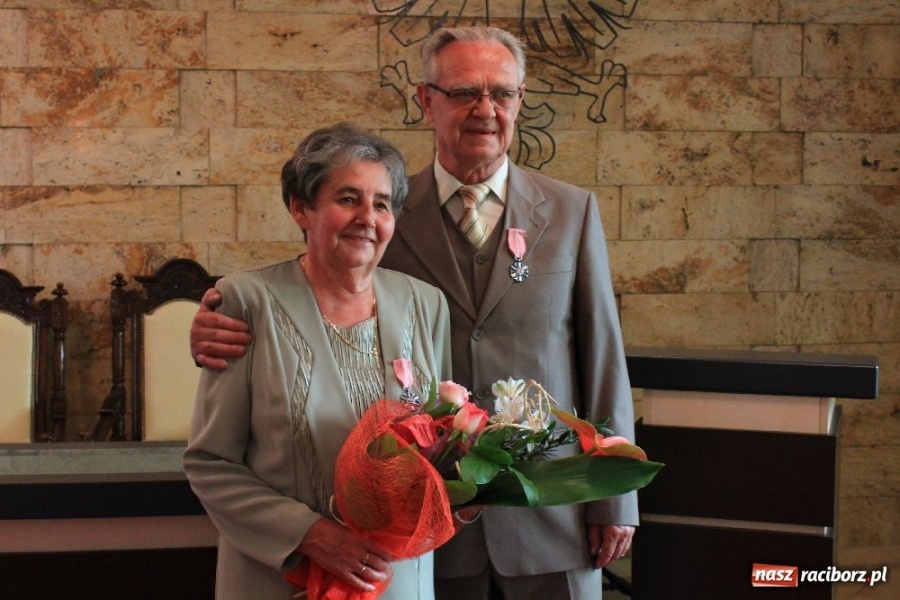 Zdjęcie w galerii na portalu naszraciborz.pl: Otrzymali medale za 50 lat miłości wiadomości z regionu