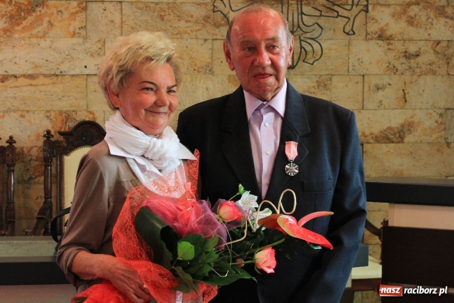 Zdjęcie w galerii na portalu naszraciborz.pl: Otrzymali medale za 50 lat miłości wiadomości z regionu