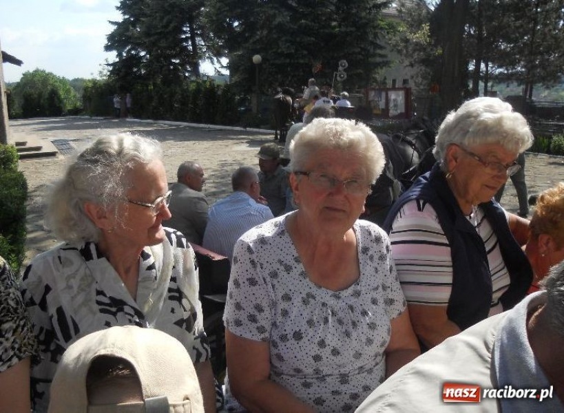 Zdjęcie w galerii na portalu naszraciborz.pl: Procesja ku czci św. Urbana w Kobyli wiadomości z regionu