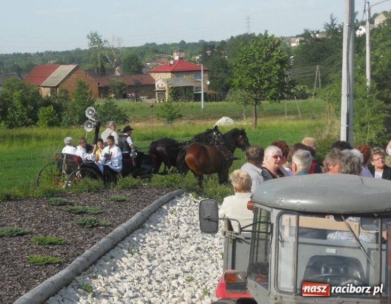 Zdjęcie w galerii na portalu naszraciborz.pl: Procesja ku czci św. Urbana w Kobyli wiadomości z regionu