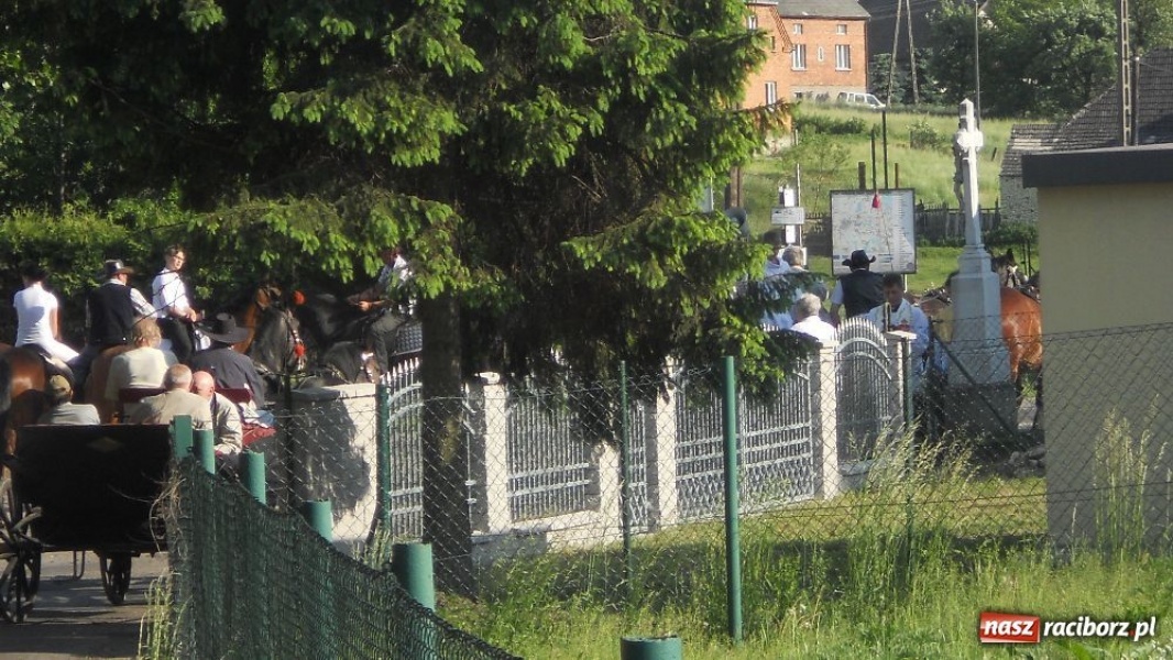 Zdjęcie w galerii na portalu naszraciborz.pl: Procesja ku czci św. Urbana w Kobyli wiadomości z regionu