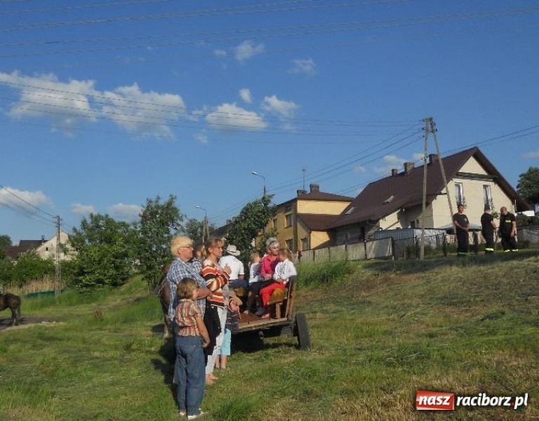 Zdjęcie w galerii na portalu naszraciborz.pl: Procesja ku czci św. Urbana w Kobyli wiadomości z regionu