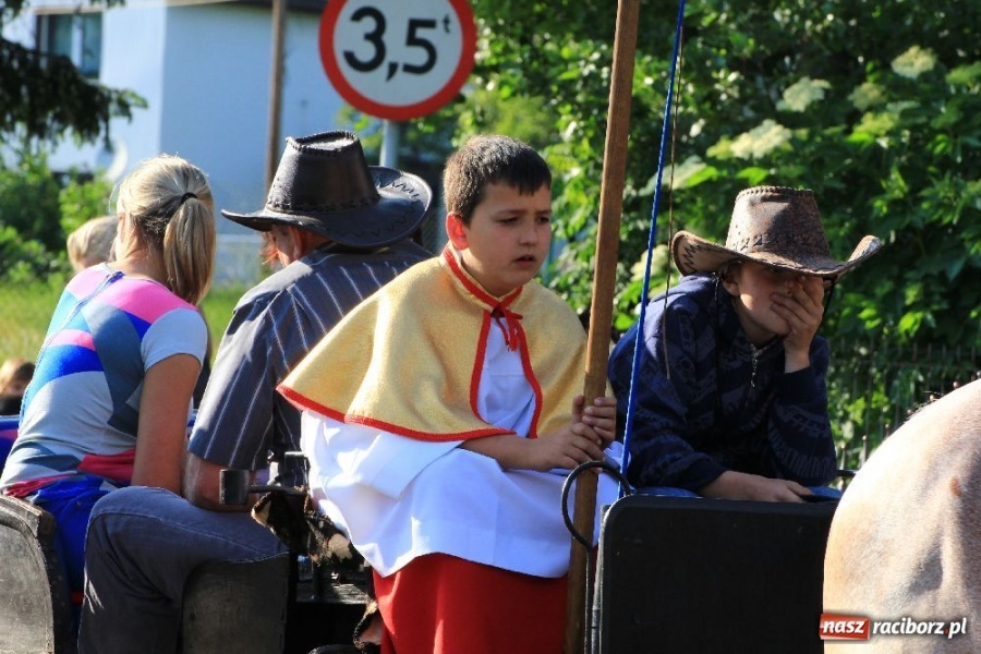 Zdjęcie w galerii na portalu naszraciborz.pl: Procesja ku czci św. Urbana w Kobyli wiadomości z regionu