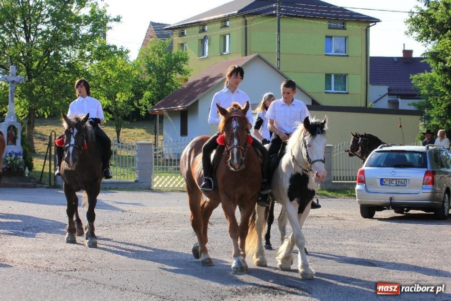 Zdjęcie w galerii na portalu naszraciborz.pl: Procesja ku czci św. Urbana w Kobyli wiadomości z regionu