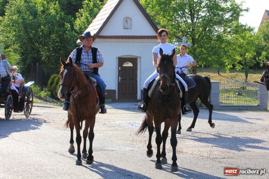 Zdjęcie w galerii na portalu naszraciborz.pl: Procesja ku czci św. Urbana w Kobyli wiadomości z regionu
