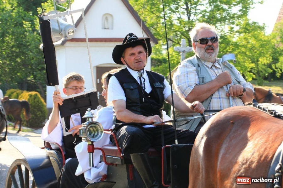 Zdjęcie w galerii na portalu naszraciborz.pl: Procesja ku czci św. Urbana w Kobyli wiadomości z regionu
