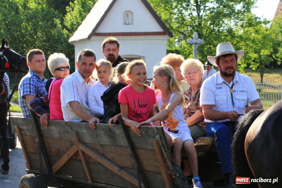 Zdjęcie w galerii na portalu naszraciborz.pl: Procesja ku czci św. Urbana w Kobyli wiadomości z regionu