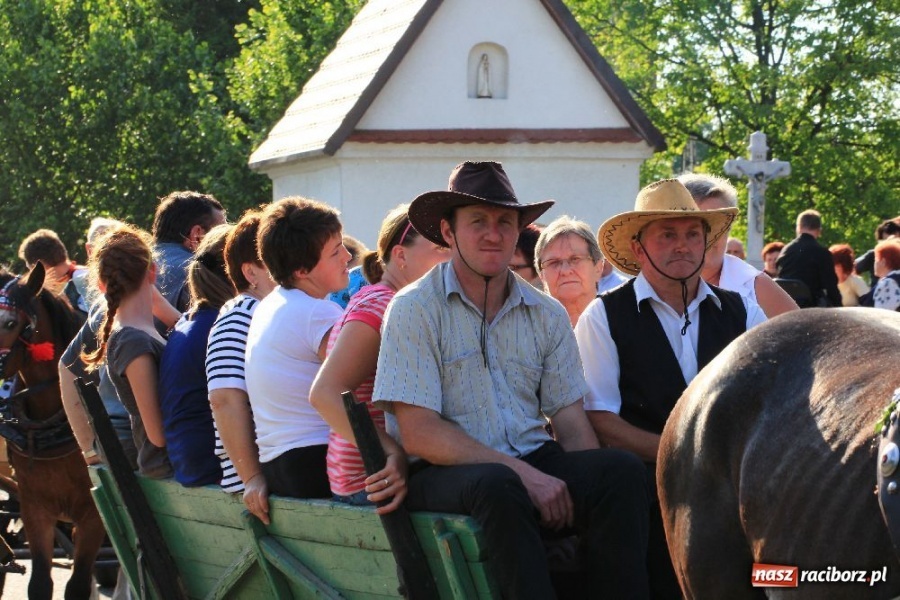 Zdjęcie w galerii na portalu naszraciborz.pl: Procesja ku czci św. Urbana w Kobyli wiadomości z regionu
