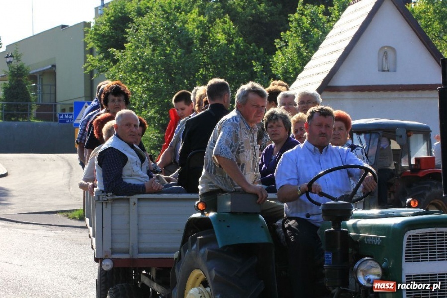 Zdjęcie w galerii na portalu naszraciborz.pl: Procesja ku czci św. Urbana w Kobyli wiadomości z regionu