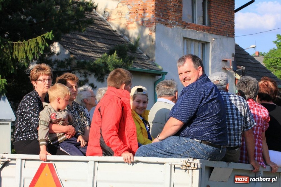 Zdjęcie w galerii na portalu naszraciborz.pl: Procesja ku czci św. Urbana w Kobyli wiadomości z regionu