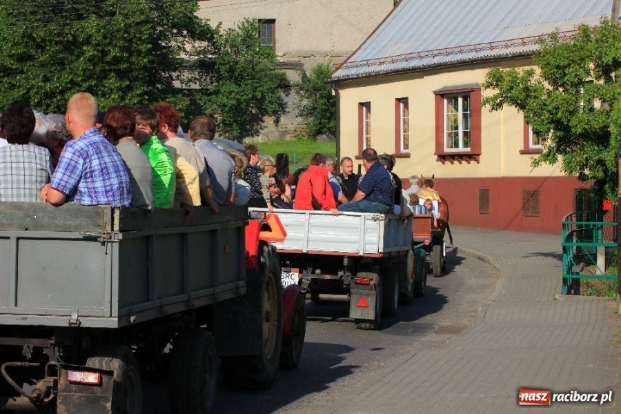 Zdjęcie w galerii na portalu naszraciborz.pl: Procesja ku czci św. Urbana w Kobyli wiadomości z regionu