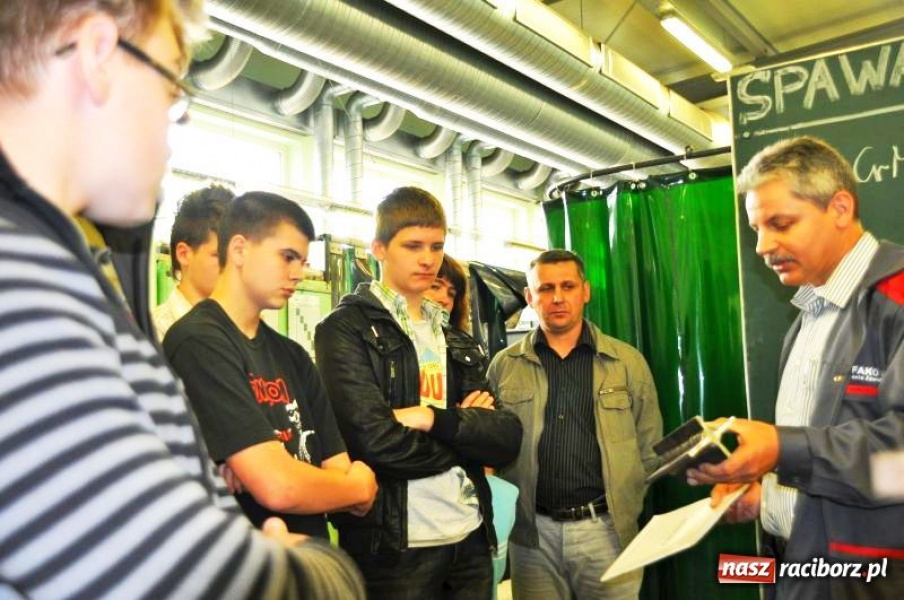 Zdjęcie w galerii na portalu naszraciborz.pl: W Rafako zdobędą zawód i kwalifikacje wiadomości z regionu