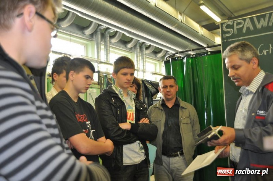 Zdjęcie w galerii na portalu naszraciborz.pl: W Rafako zdobędą zawód i kwalifikacje wiadomości z regionu