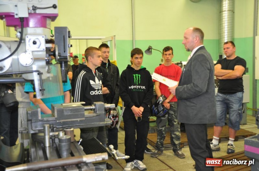 Zdjęcie w galerii na portalu naszraciborz.pl: W Rafako zdobędą zawód i kwalifikacje wiadomości z regionu