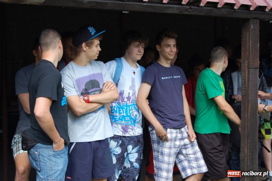 Zdjęcie w galerii na portalu naszraciborz.pl: Uczniowie strzelali na Łąkowej wiadomości z regionu