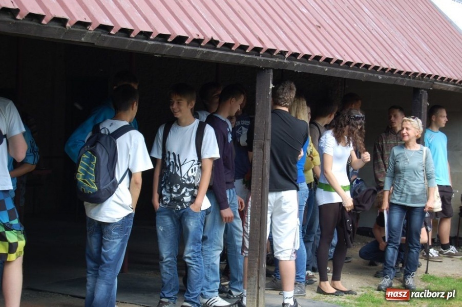 Zdjęcie w galerii na portalu naszraciborz.pl: Uczniowie strzelali na Łąkowej wiadomości z regionu