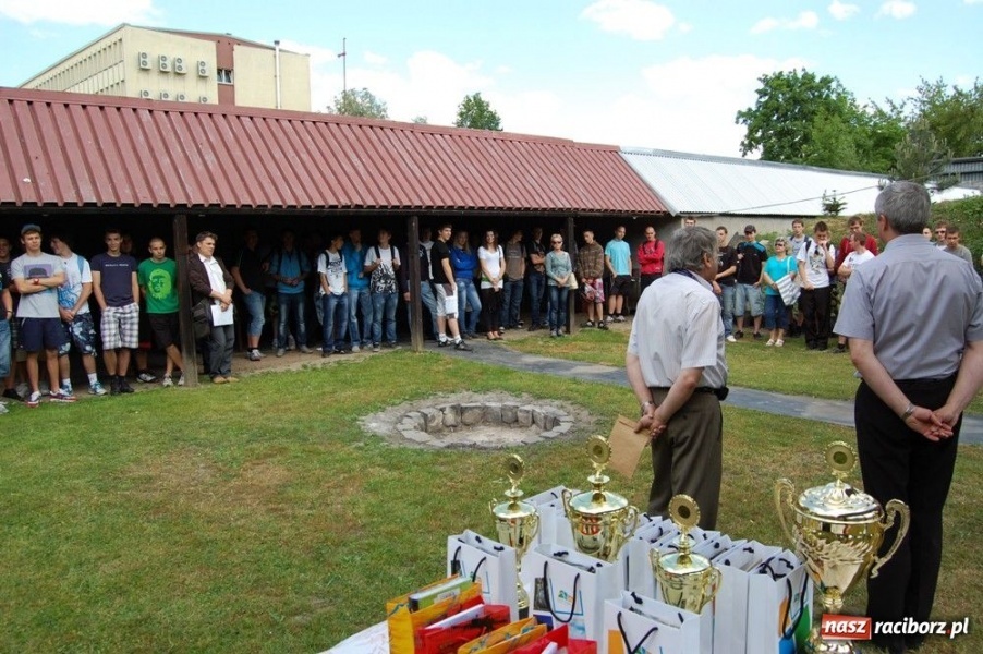 Zdjęcie w galerii na portalu naszraciborz.pl: Uczniowie strzelali na Łąkowej wiadomości z regionu