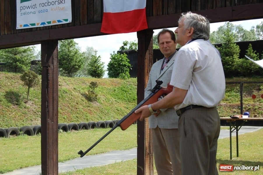 Zdjęcie w galerii na portalu naszraciborz.pl: Uczniowie strzelali na Łąkowej wiadomości z regionu