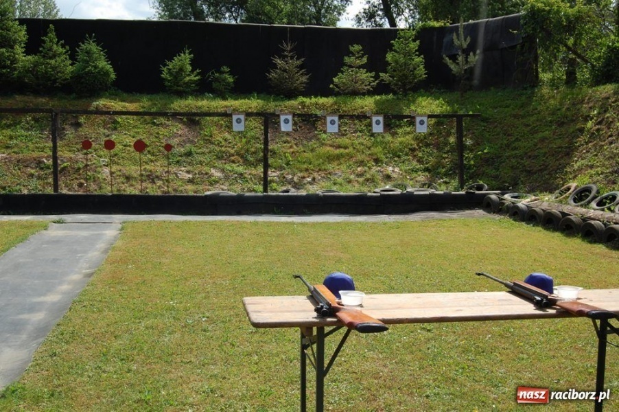 Zdjęcie w galerii na portalu naszraciborz.pl: Uczniowie strzelali na Łąkowej wiadomości z regionu