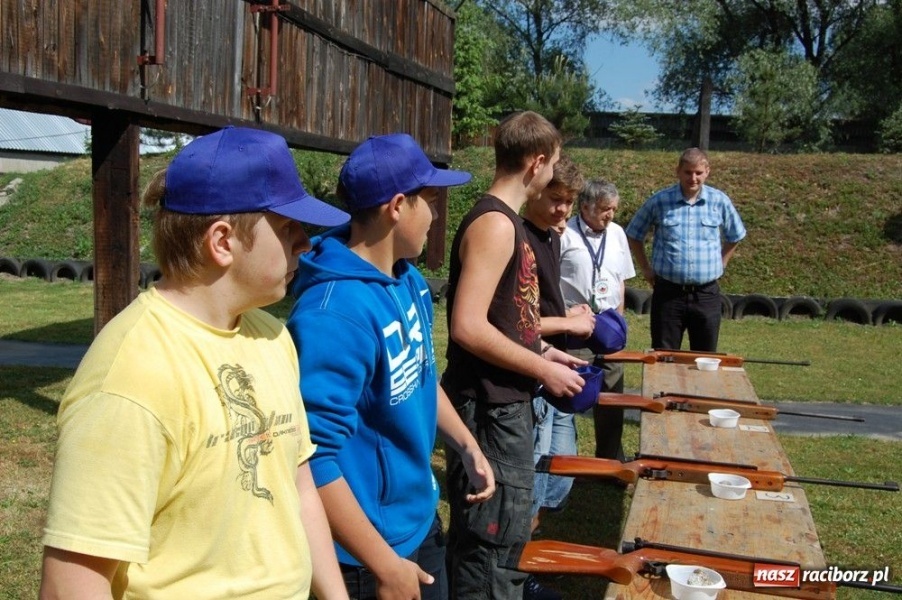 Zdjęcie w galerii na portalu naszraciborz.pl: Uczniowie strzelali na Łąkowej wiadomości z regionu