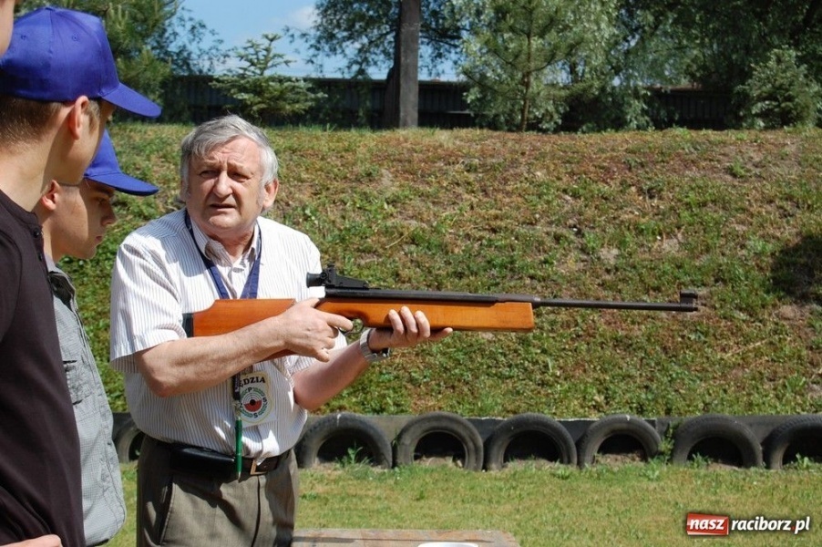 Zdjęcie w galerii na portalu naszraciborz.pl: Uczniowie strzelali na Łąkowej wiadomości z regionu