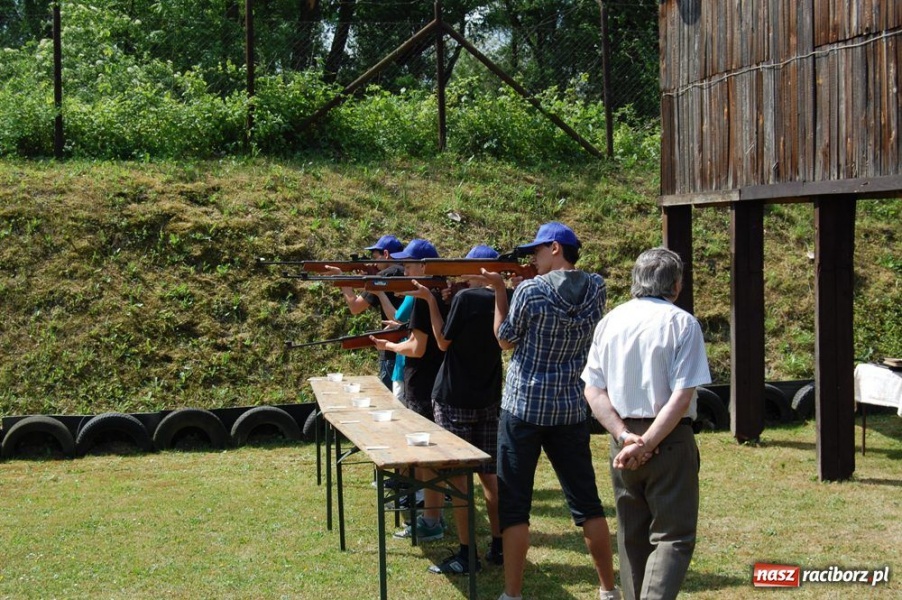 Zdjęcie w galerii na portalu naszraciborz.pl: Uczniowie strzelali na Łąkowej wiadomości z regionu