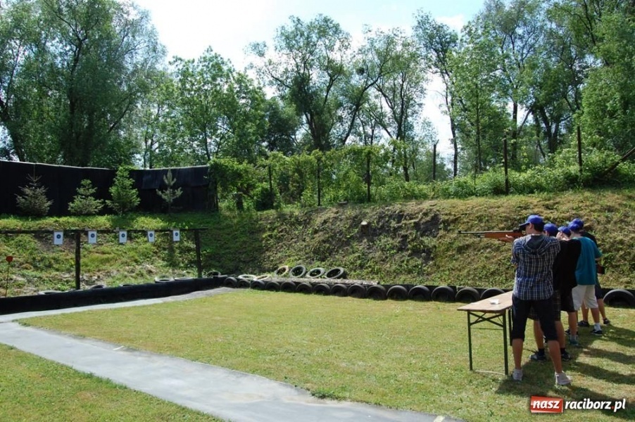 Zdjęcie w galerii na portalu naszraciborz.pl: Uczniowie strzelali na Łąkowej wiadomości z regionu