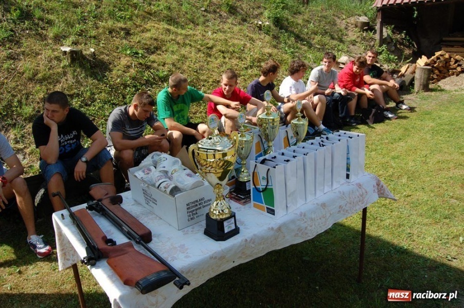 Zdjęcie w galerii na portalu naszraciborz.pl: Uczniowie strzelali na Łąkowej wiadomości z regionu
