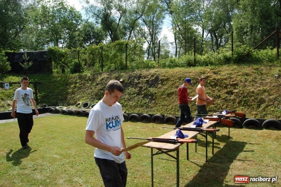Zdjęcie w galerii na portalu naszraciborz.pl: Uczniowie strzelali na Łąkowej wiadomości z regionu