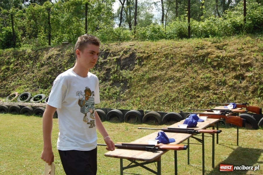 Zdjęcie w galerii na portalu naszraciborz.pl: Uczniowie strzelali na Łąkowej wiadomości z regionu