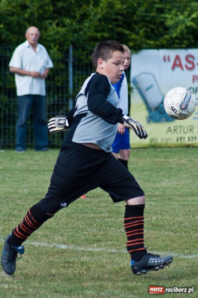 Zdjęcie w galerii na portalu naszraciborz.pl: Emocjonujące derby trampkarzy młodszych wiadomości z regionu