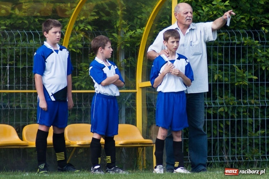 Zdjęcie w galerii na portalu naszraciborz.pl: Emocjonujące derby trampkarzy młodszych wiadomości z regionu