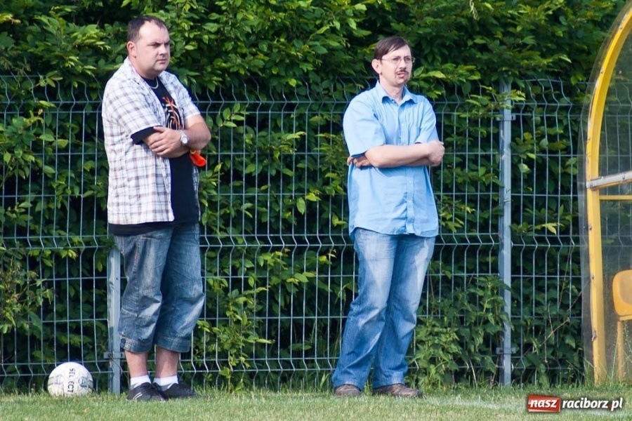 Zdjęcie w galerii na portalu naszraciborz.pl: Emocjonujące derby trampkarzy młodszych wiadomości z regionu