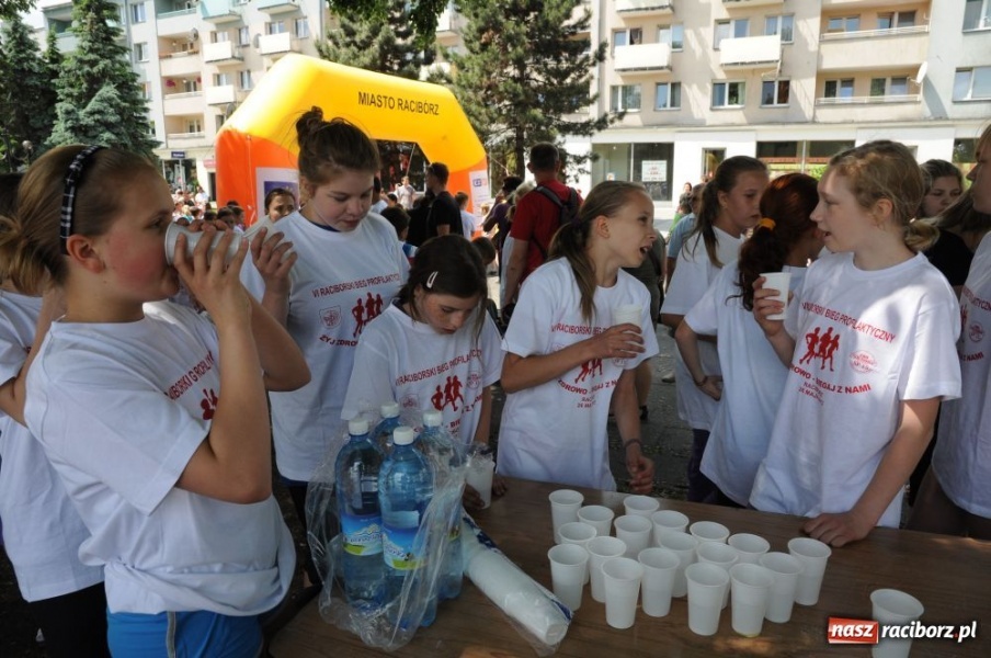Zdjęcie w galerii na portalu naszraciborz.pl: Biegały dzieci, młodzież, rodziny i VIP-y wiadomości z regionu