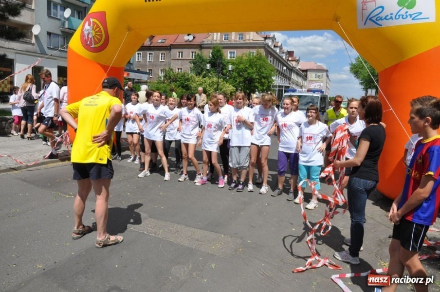 Zdjęcie w galerii na portalu naszraciborz.pl: Biegały dzieci, młodzież, rodziny i VIP-y wiadomości z regionu