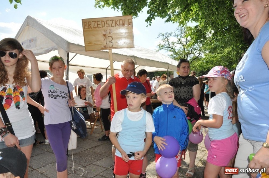 Zdjęcie w galerii na portalu naszraciborz.pl: Biegały dzieci, młodzież, rodziny i VIP-y wiadomości z regionu