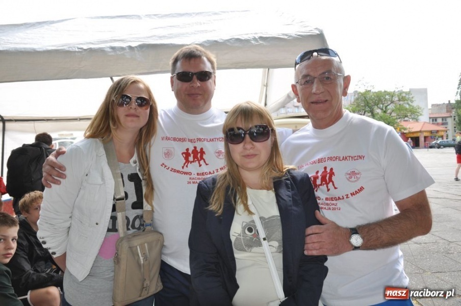 Zdjęcie w galerii na portalu naszraciborz.pl: Biegały dzieci, młodzież, rodziny i VIP-y wiadomości z regionu