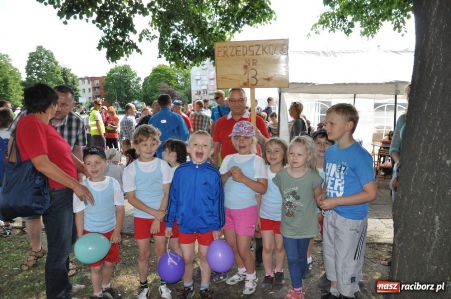 Zdjęcie w galerii na portalu naszraciborz.pl: Biegały dzieci, młodzież, rodziny i VIP-y wiadomości z regionu