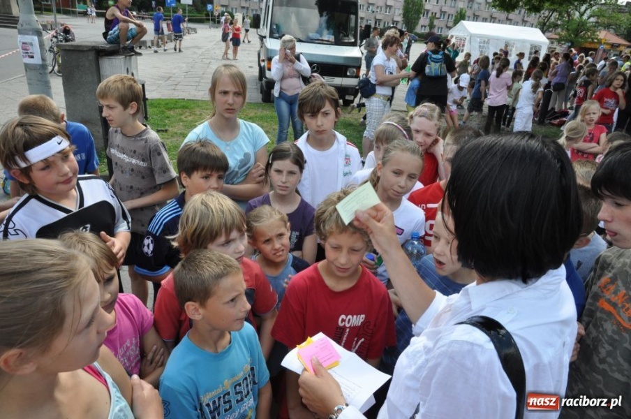 Zdjęcie w galerii na portalu naszraciborz.pl: Biegały dzieci, młodzież, rodziny i VIP-y wiadomości z regionu