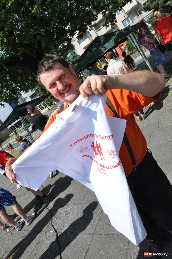 Zdjęcie w galerii na portalu naszraciborz.pl: Biegały dzieci, młodzież, rodziny i VIP-y wiadomości z regionu