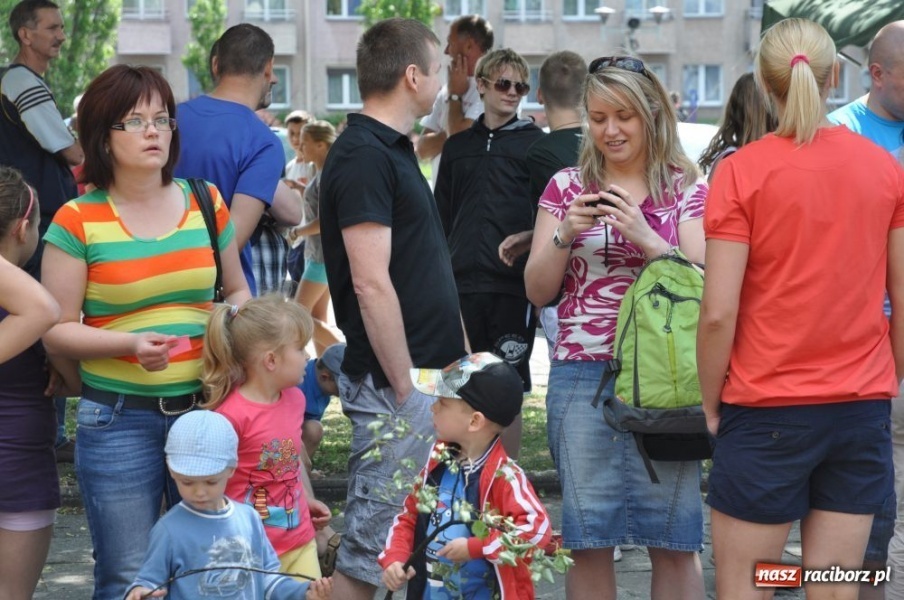 Zdjęcie w galerii na portalu naszraciborz.pl: Biegały dzieci, młodzież, rodziny i VIP-y wiadomości z regionu