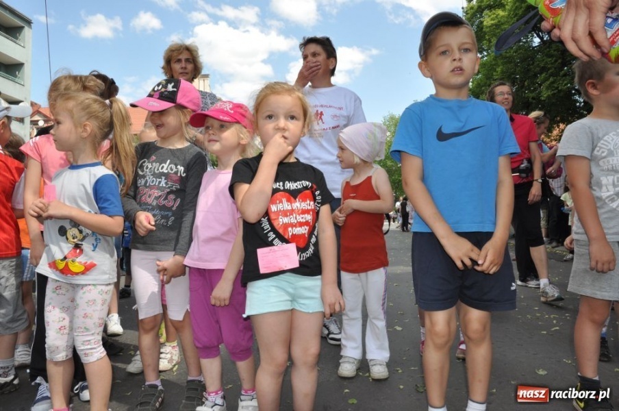 Zdjęcie w galerii na portalu naszraciborz.pl: Biegały dzieci, młodzież, rodziny i VIP-y wiadomości z regionu