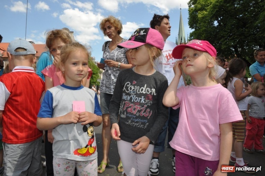 Zdjęcie w galerii na portalu naszraciborz.pl: Biegały dzieci, młodzież, rodziny i VIP-y wiadomości z regionu