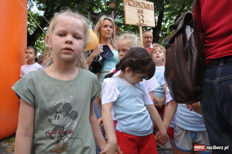 Zdjęcie w galerii na portalu naszraciborz.pl: Biegały dzieci, młodzież, rodziny i VIP-y wiadomości z regionu
