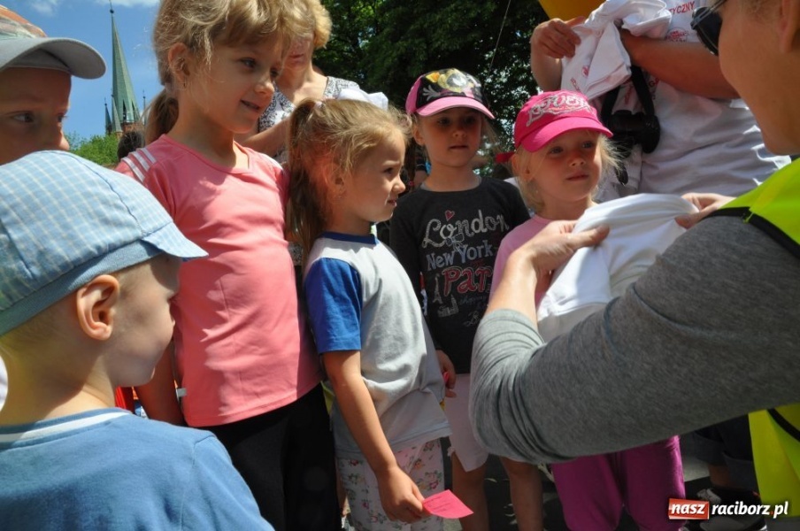 Zdjęcie w galerii na portalu naszraciborz.pl: Biegały dzieci, młodzież, rodziny i VIP-y wiadomości z regionu