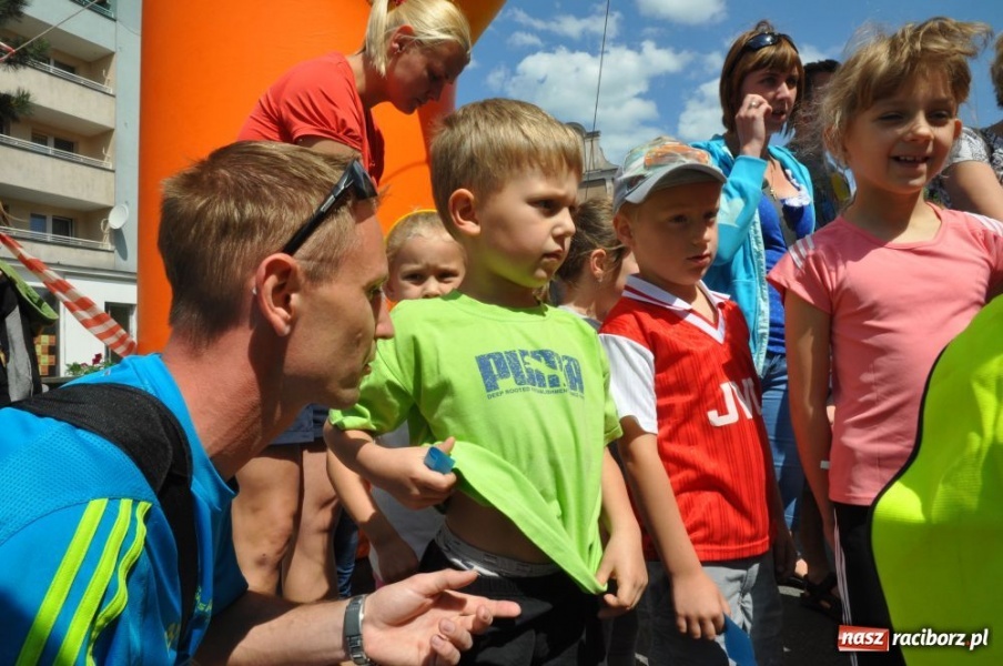 Zdjęcie w galerii na portalu naszraciborz.pl: Biegały dzieci, młodzież, rodziny i VIP-y wiadomości z regionu